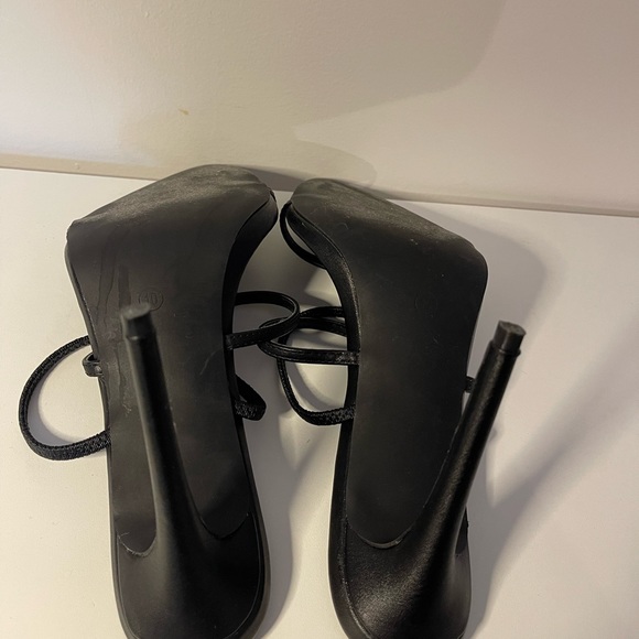 Fashion Nova - black heels - Picture 2 of 3